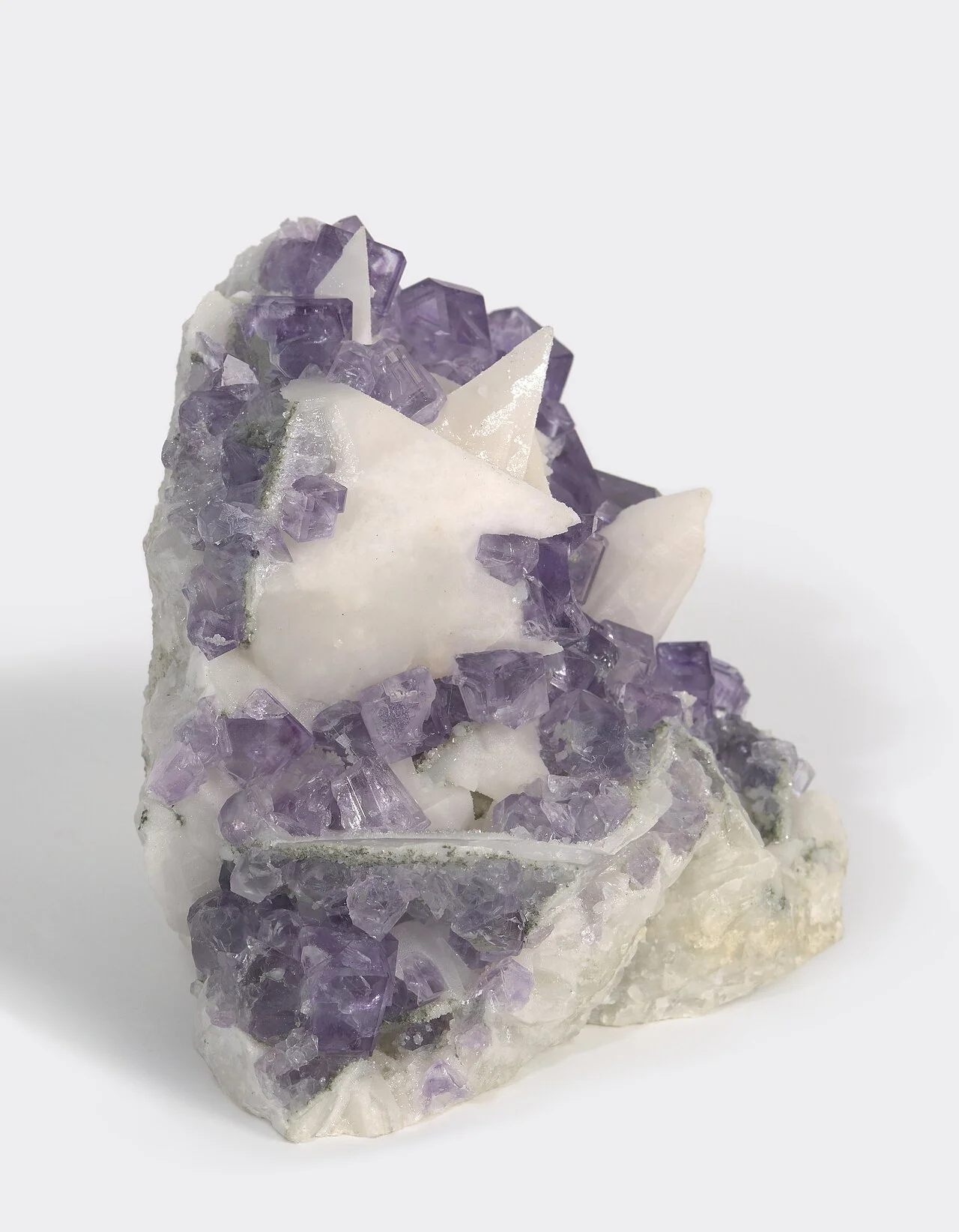 Fluorita octaédrica con tonos violetas y verdes bajo luz polarizada